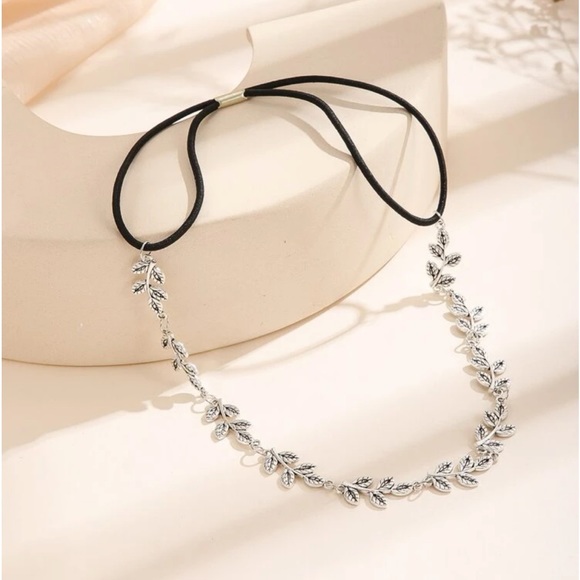 Accessories - Metal Leaf Decor Silver Hair Band NWT
